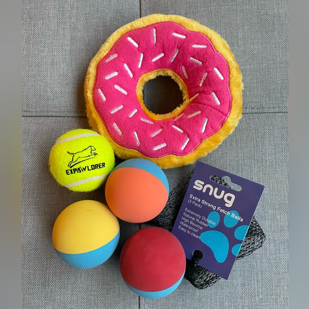 Snug Dog Balls, Dog Tennis Ball, Kong Puppy & Zippy Paws Squeaky Donut B…